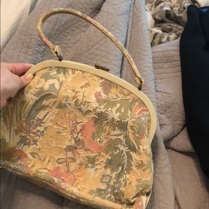 Vintage clap purse floral